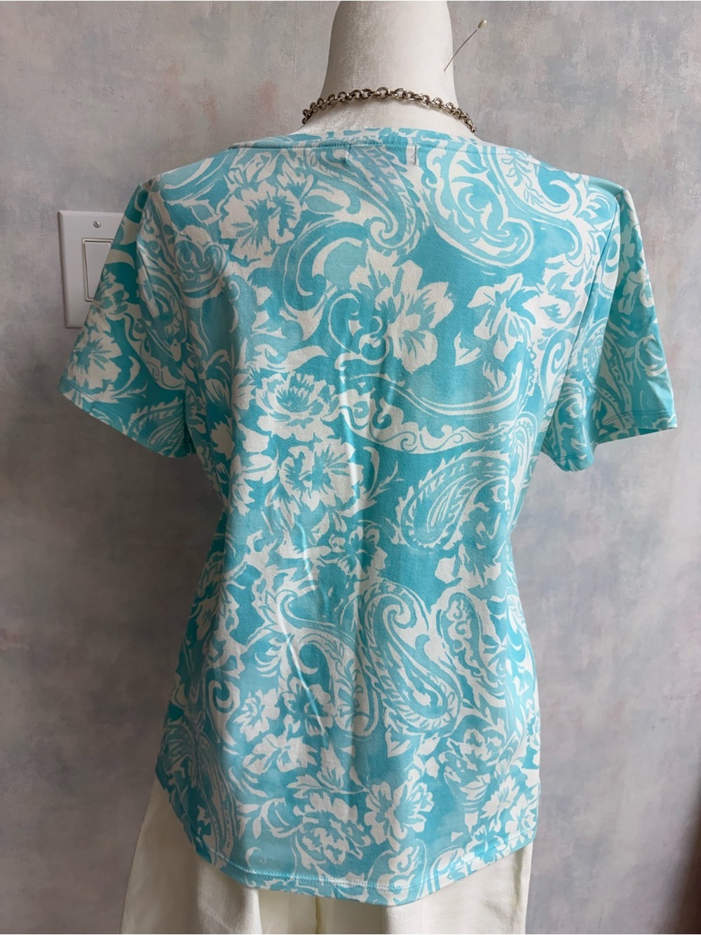 NWOT Chaps Lt Blue & White Floral Design - Short Sleeve Stretchy Tee, Scoop Neck - Picture 7 of 8